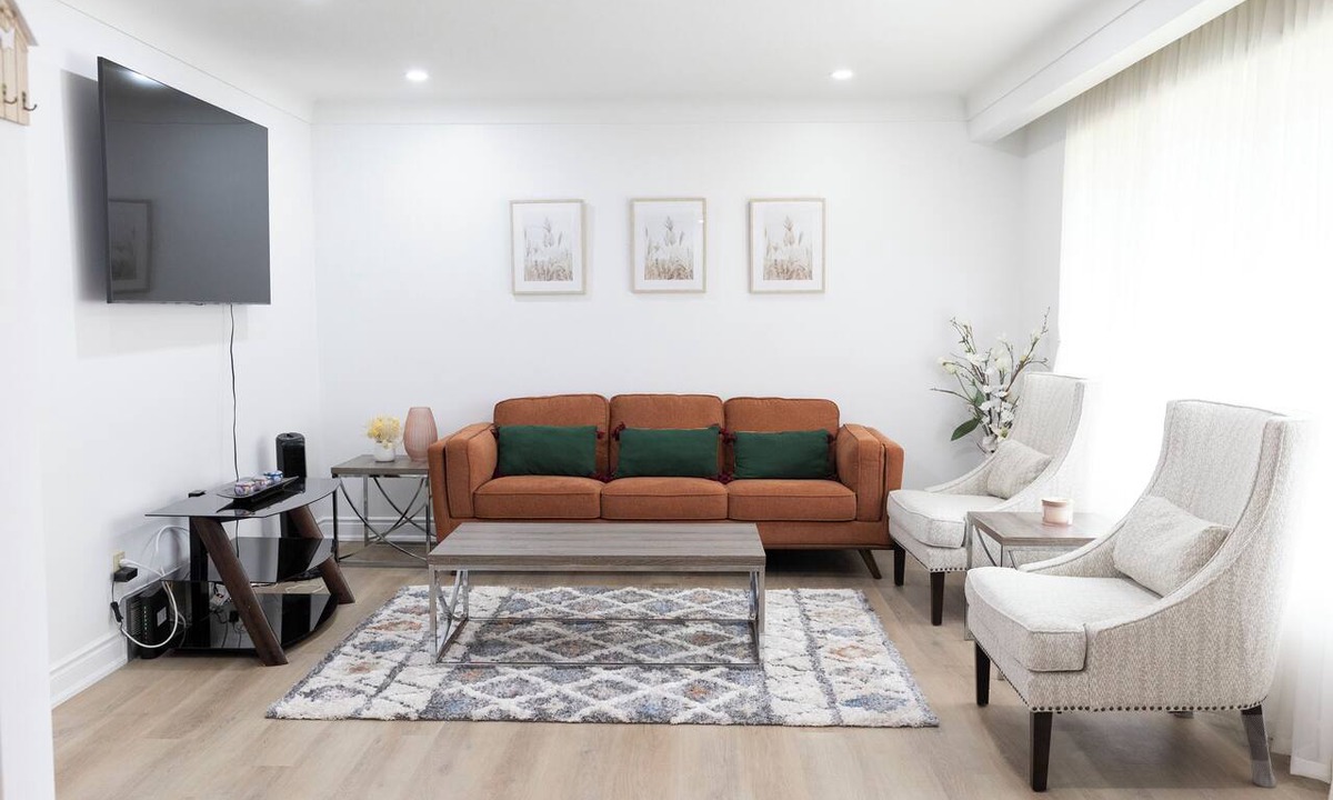 Silvertown House | A cozy bunglow in Naigara Falls!
