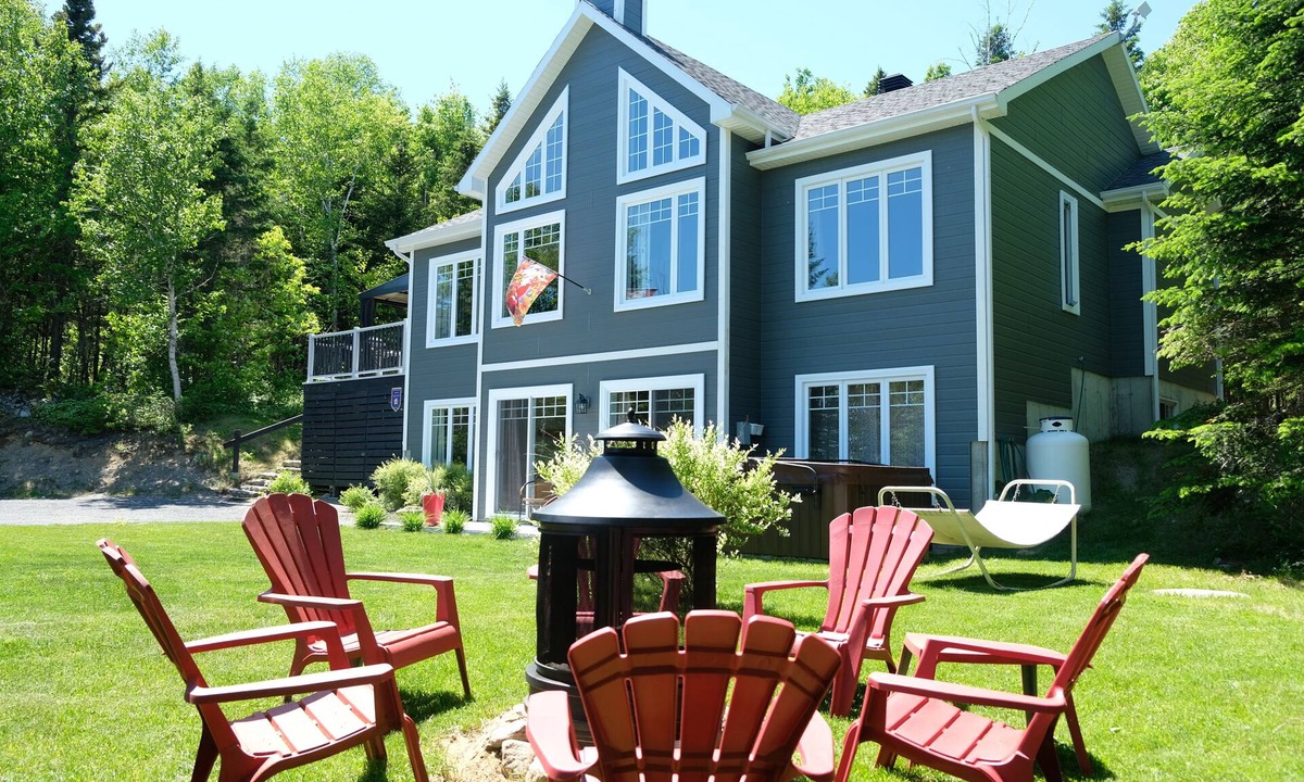 Saint-Joseph-de-la-Rive House | A warmhearted residence with a view