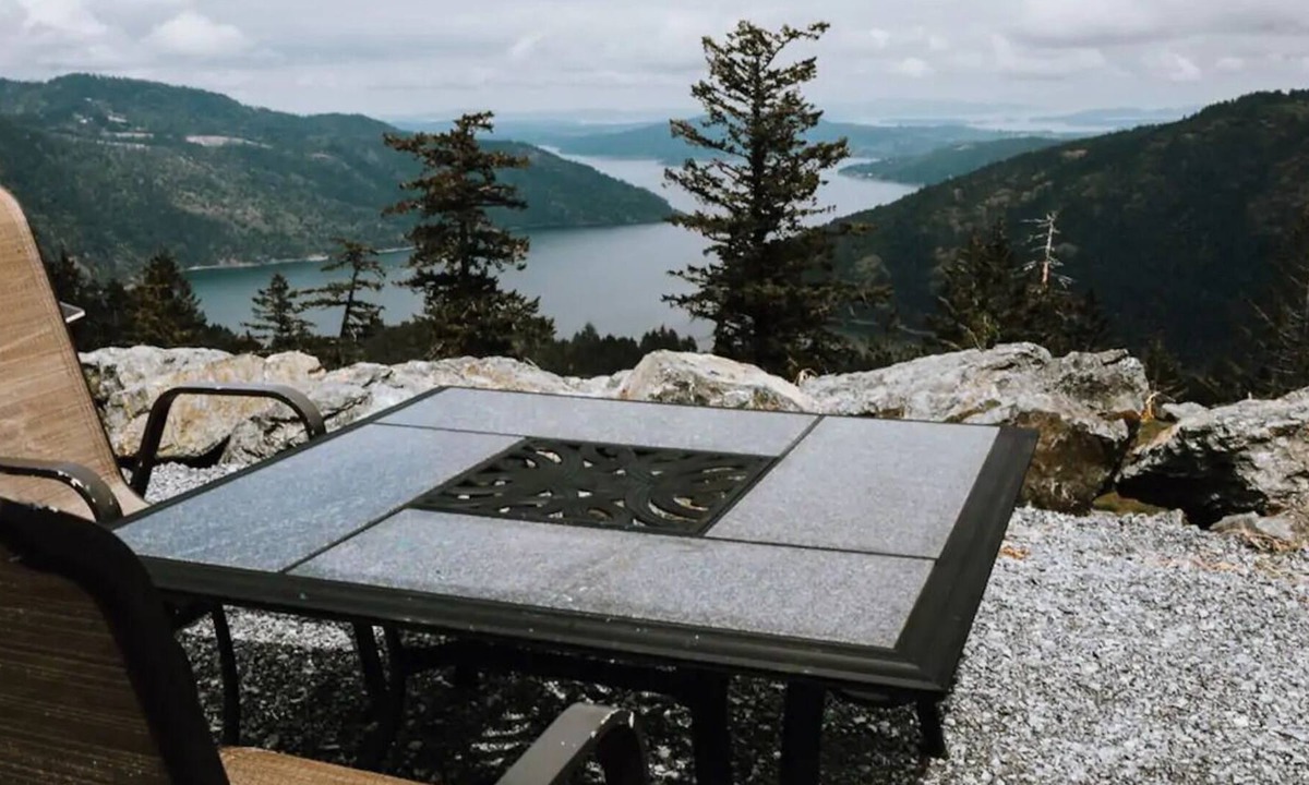 Malahat House | Above It All 1 Bedroom Suite