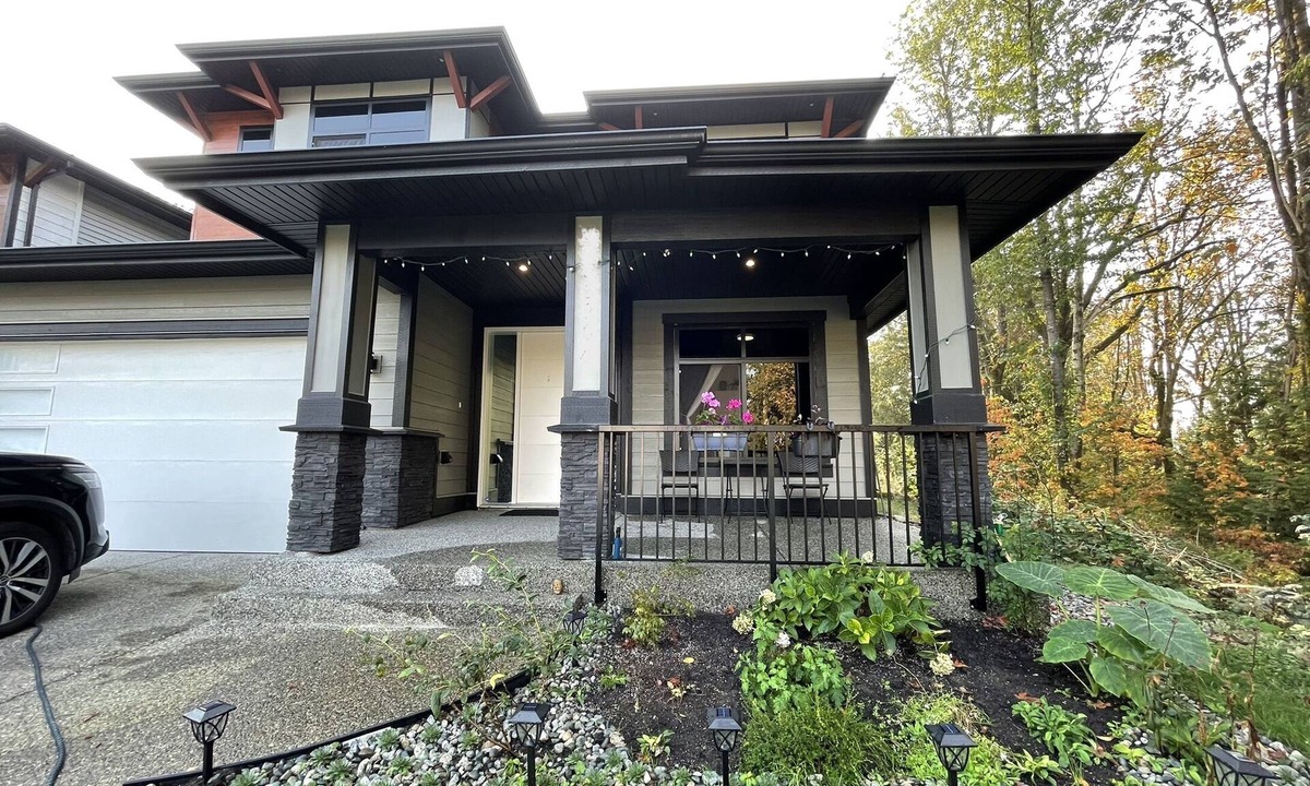 Hatzic House | AC one bedroom unit in a quiet neighborhood