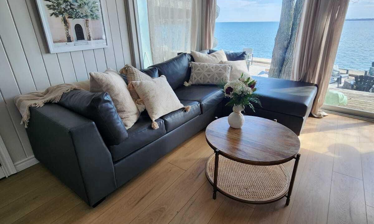 Alcona Cottage | Adorable waterfront escape