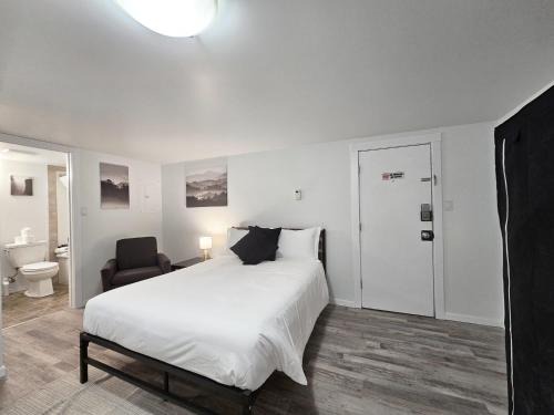 Moose Jaw Apartment | Affordable Double Bed Parking Downtown A plus WiFi