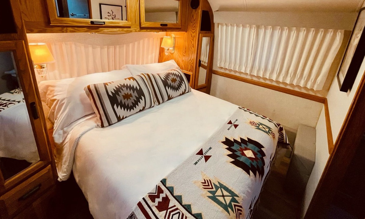Langley House | Airstream W/Sauna, Hot Tub, BBQ&Bliss.