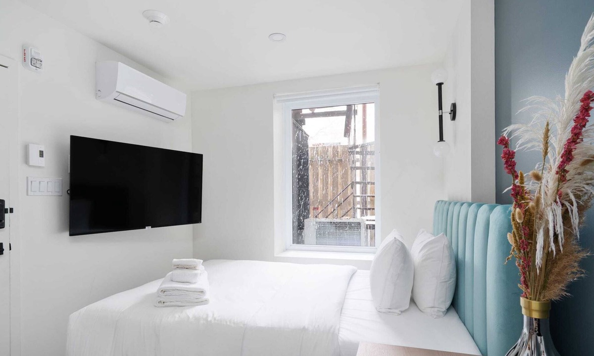 Gay Village Apartment | All included studio in downtown Montreal