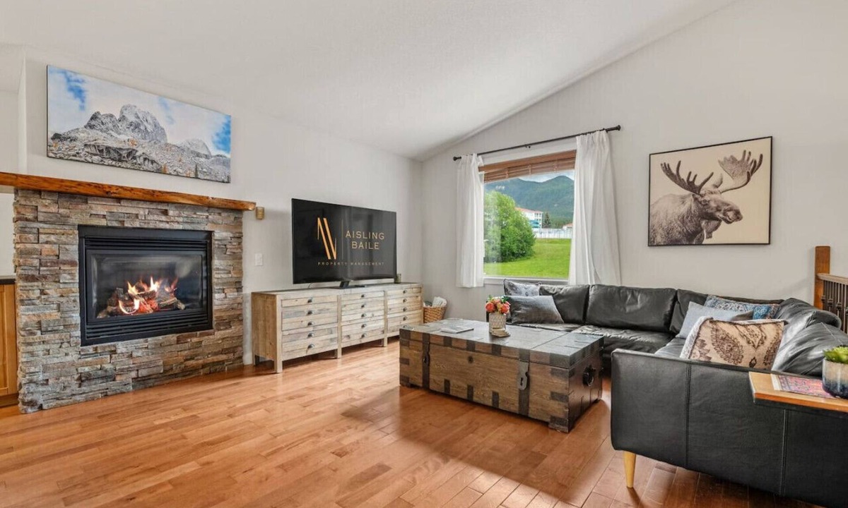 East Kootenay House | Alpenglow Retreat | Fire Pit | Games Room | Pets