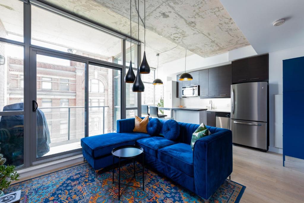 Beaconsfield Village Apartment | Applewood Suites - Modern Condo, Queen West