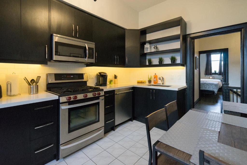 Fashion District Apartment | Applewood Suites - Queen West Loft
