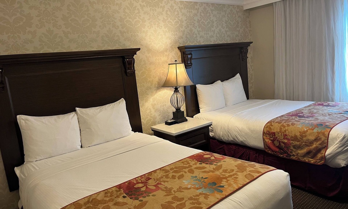 Burnside Hotel | Arbutus Inn