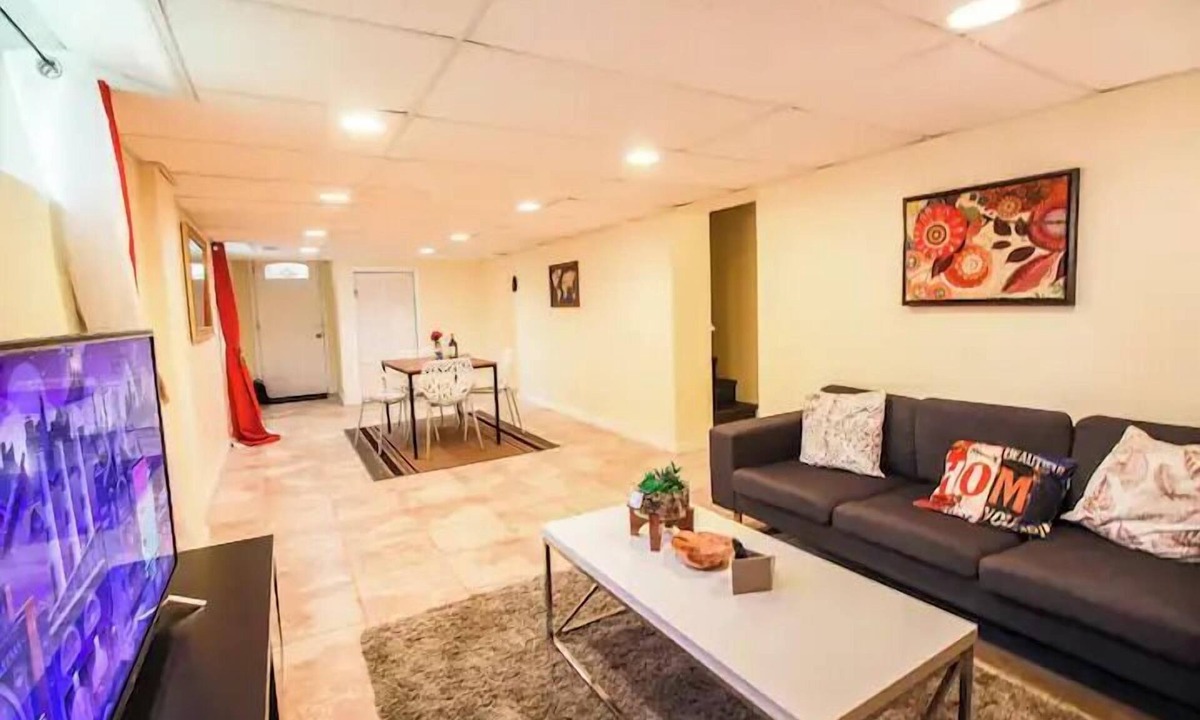 Arlington Heights House | Arlington | Lower Suite | Center | Efficiency
