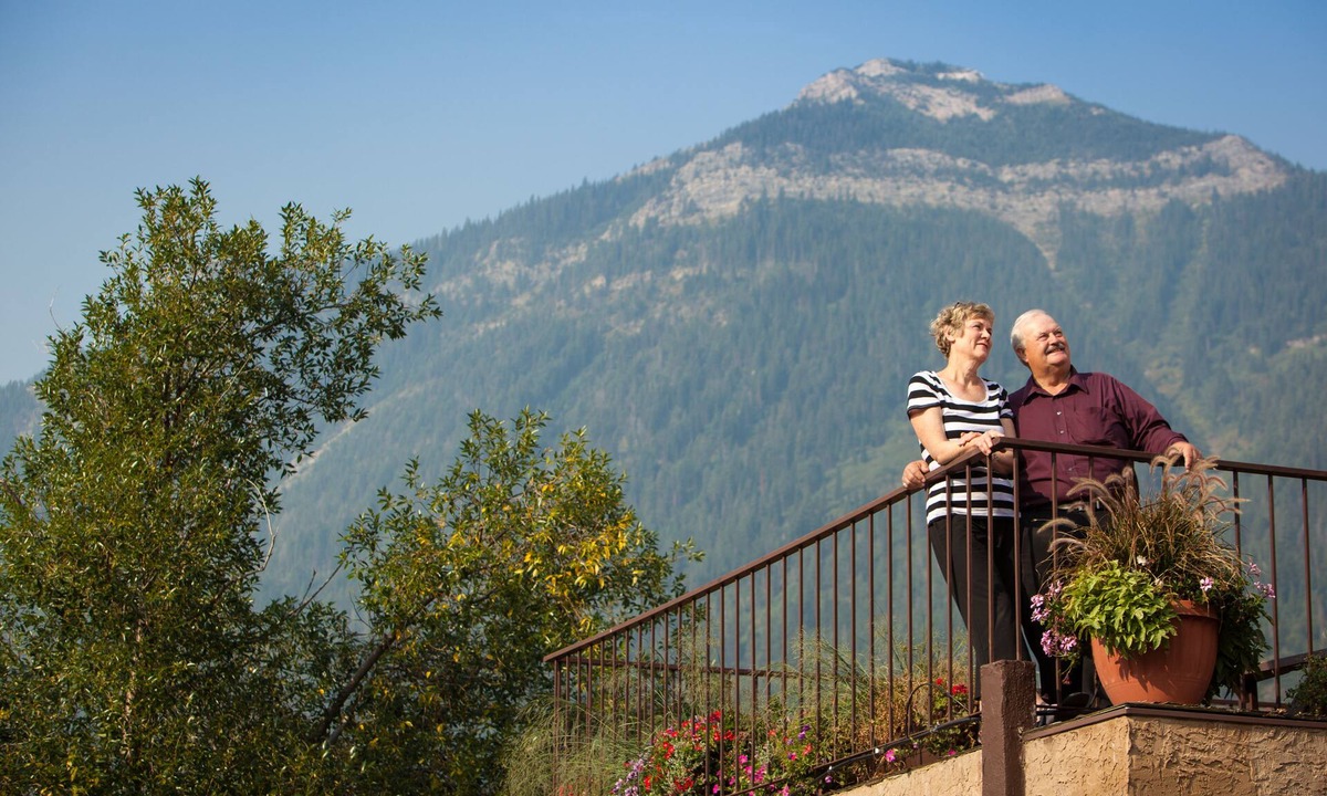 Waterton Park Hotel | Aspen Village Inn