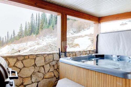 Big White Ski Resort Apartment | Aspens 4307