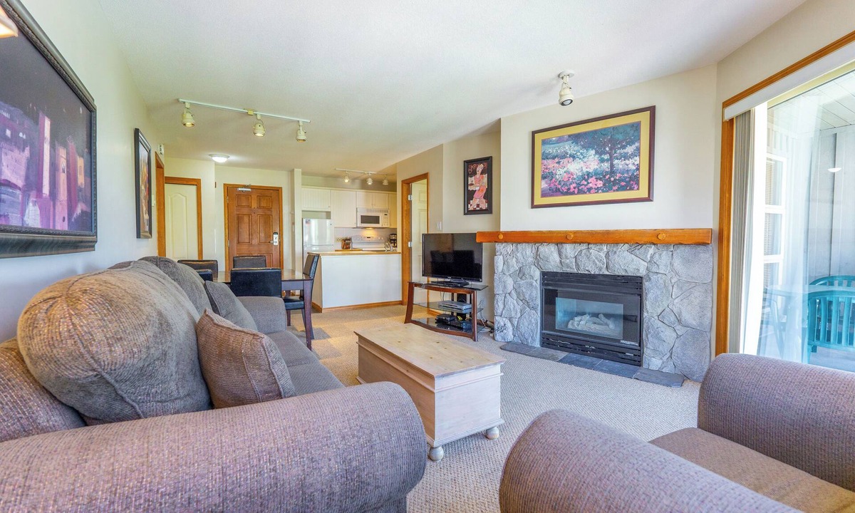 Upper Village Condo | Aspens #563 Prime Ski-in Ski-out Location! Top Floor Unit, Pool, Hot tubs, BBQ