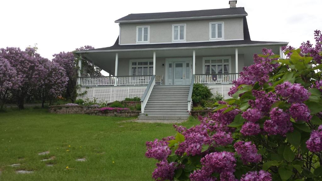 Cap-a-l'Aigle Bed & Breakfast | auberge gite maison des lilas