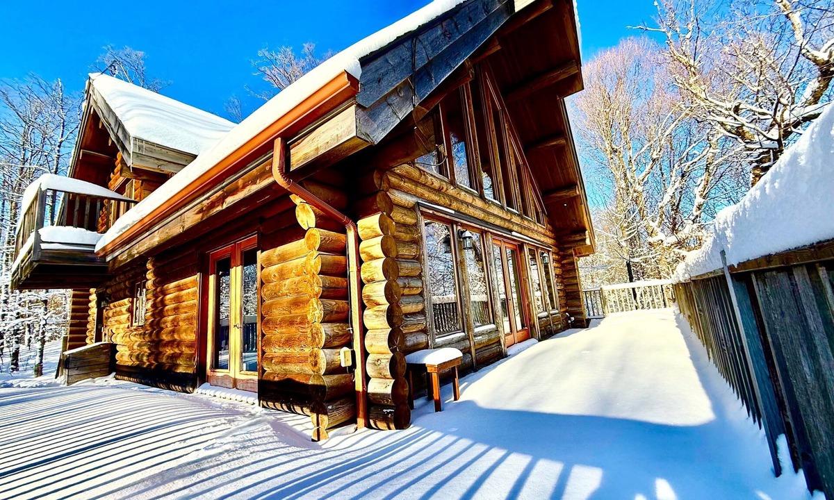 Labelle Ski Chalet | Authentic log cabin #051