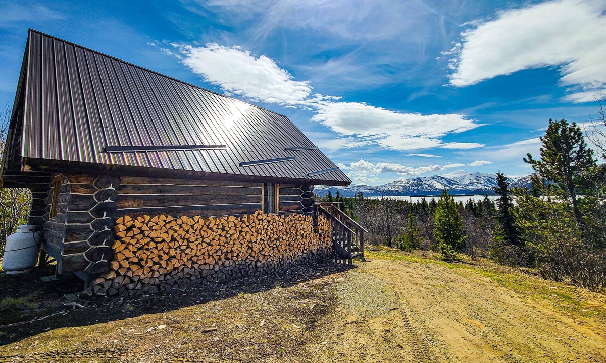 Whitehorse Cabin | Authentic Off Grid Cabin Experience