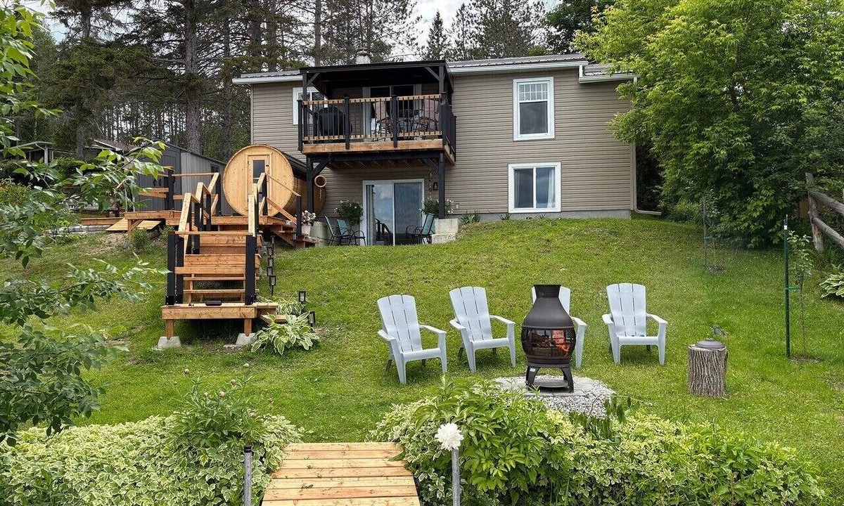 Gracefield Cottage | Awaken by the Lake Cottage | Sauna 3BR View