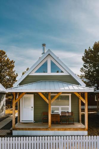 Nordegg House | Baldy- Modern tiny home in historic Nordegg