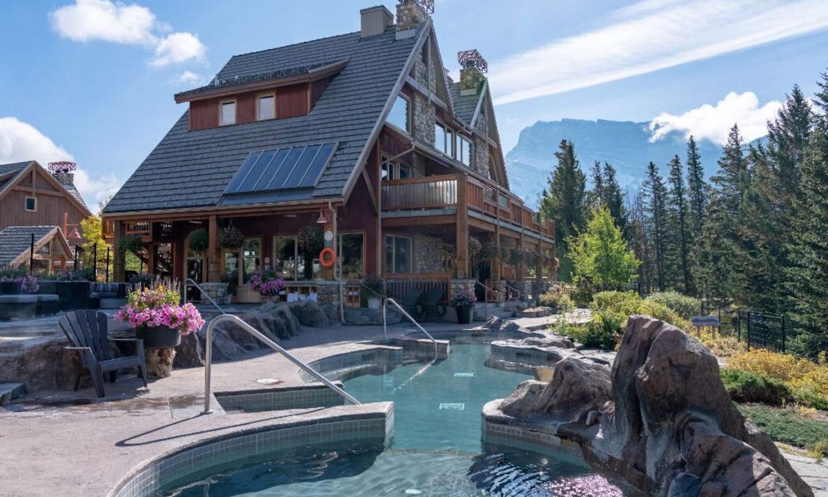 Banff Condo | Banff Getaway in great Location | Private Hot Tub!