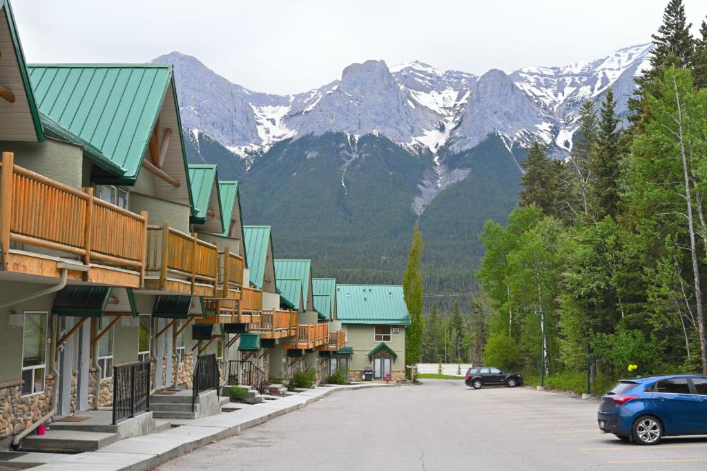 Harvie Heights Cabin | BANFF WOODS LODGE