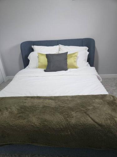 Brooklands Apartment | Basement suite in Winnipeg