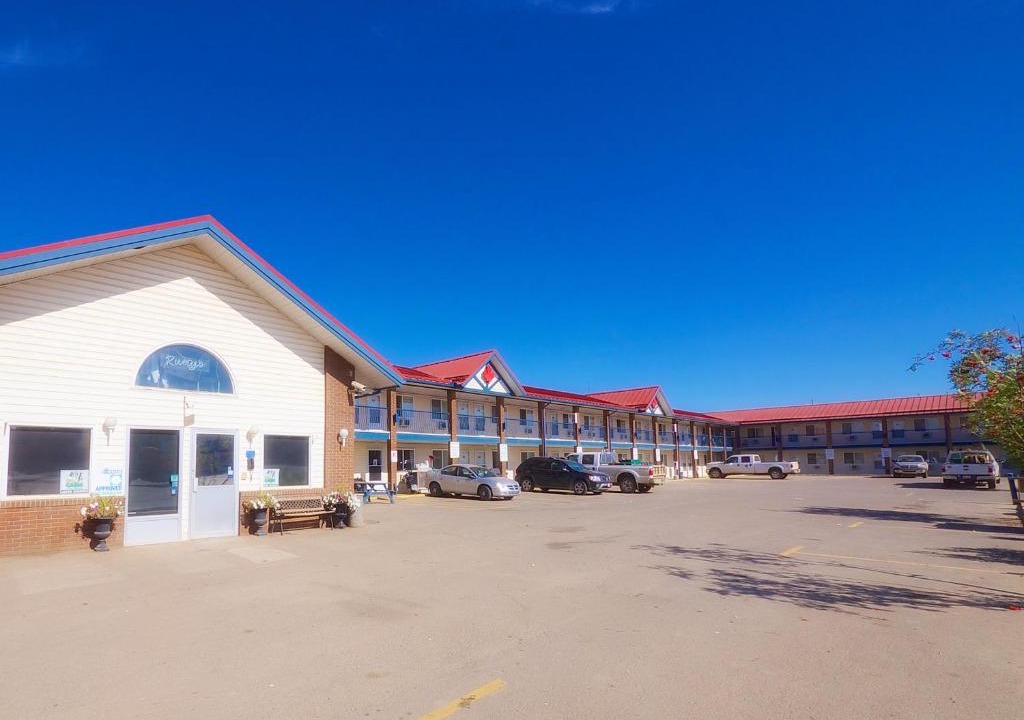 Fort McMurray Hotel | BCMInns - Fort McMurray - Rusty's