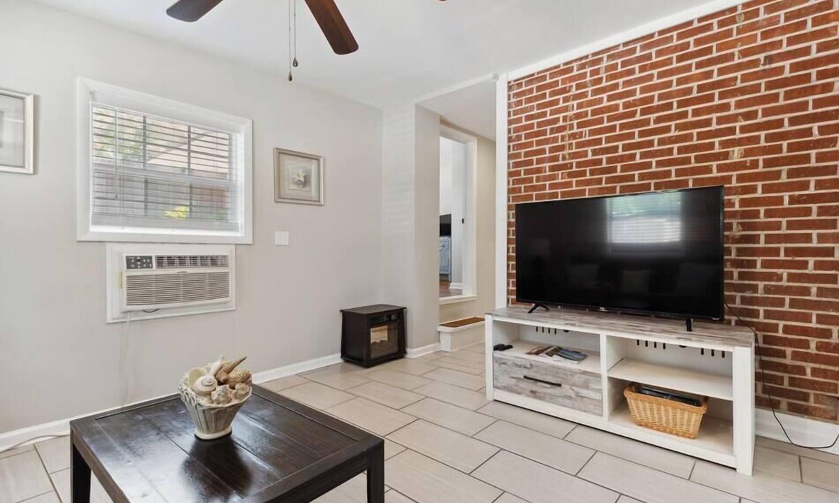 Saint Simons Island Apartment | Beach Cottage -optional BIKES - Walk 2 Shops & Fun