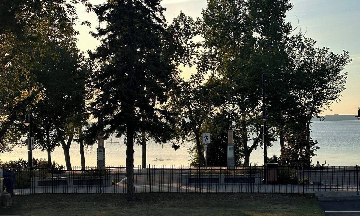 Sylvan Lake Hotel | Beach Front Resort