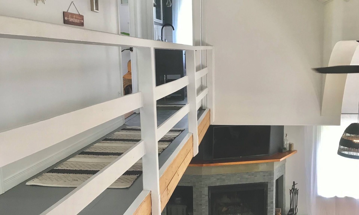 Chertsey Cottage | BeachCottageJaccuzzi 2Bdr, LakeView, Fireplaces, WiFi/AC, Terrasse, BBQ,Parking