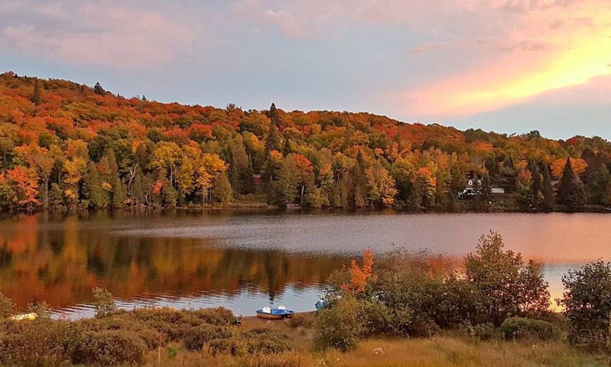 Mont-Tremblant House | Beachfront Lake House in St-Donat