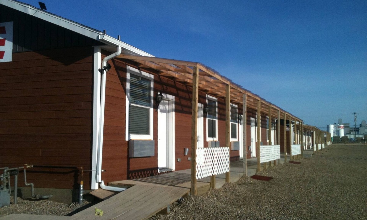 Shaunavon Hotel | Bear's Den Lodge