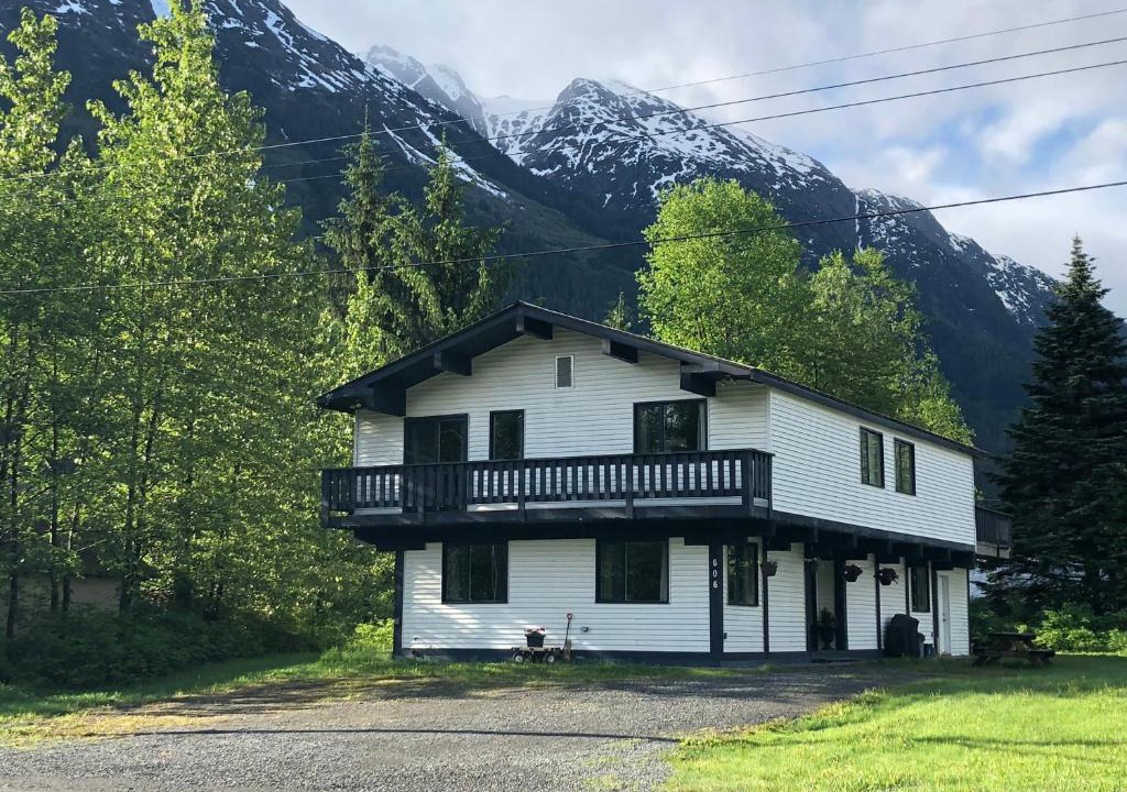 Stewart House | Bear Valley Guesthouse