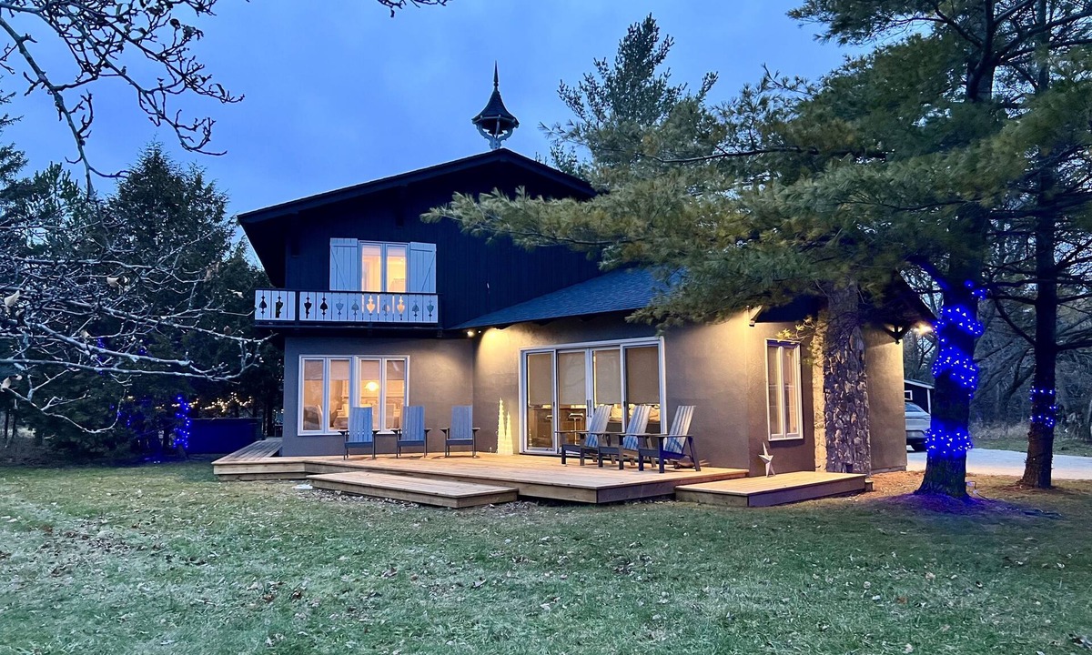 Glen Huron Ski Chalet | Beautiful 4 Bedroom Chalet in Collingwood/clearview/blue Mountains