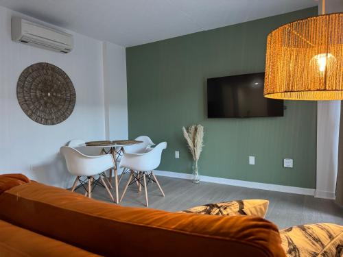 Quartier des Spectacles Apartment | Beautiful and cozy new condo in downtown