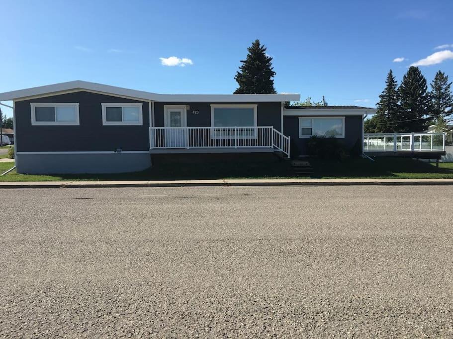 Cardston House | Beautiful Cardston Home main floor