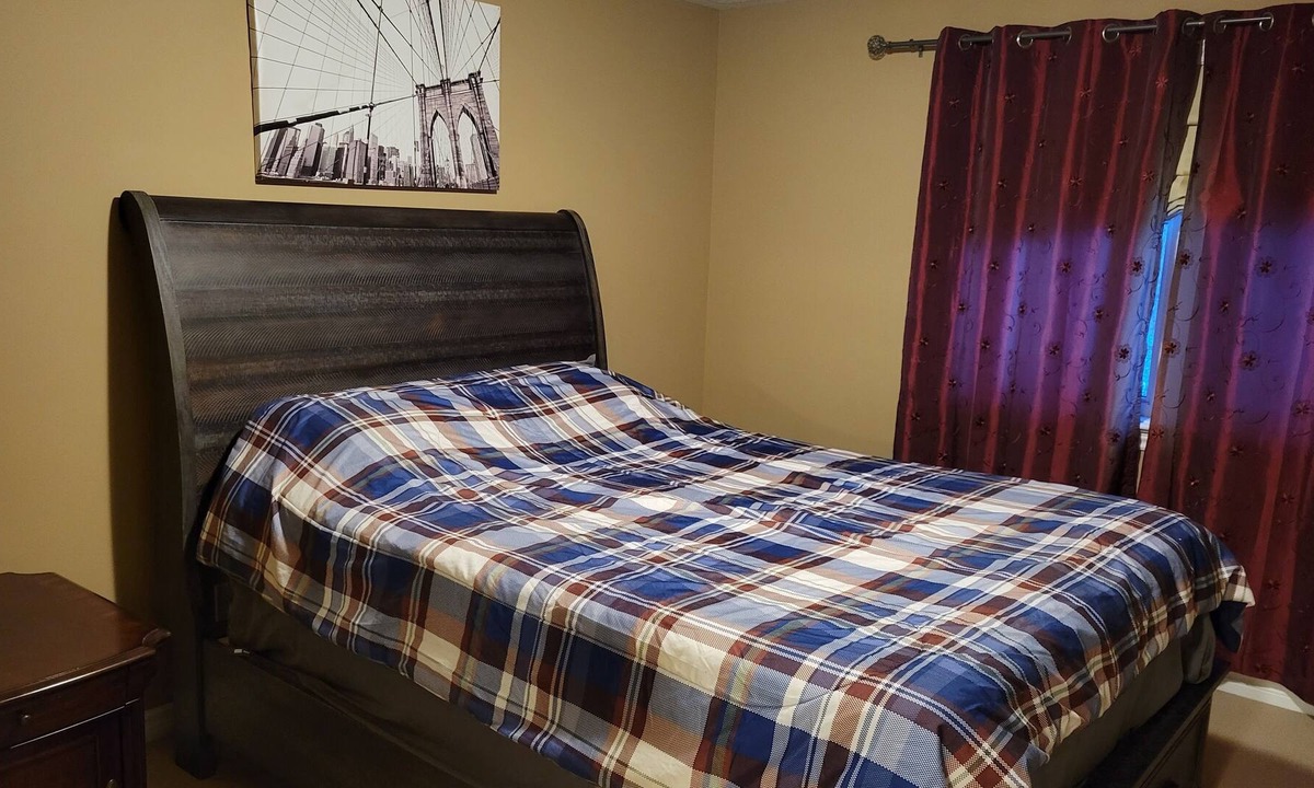 Hull House | Beautiful home in Findlay creek Ottawa