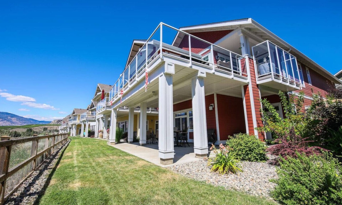 Osoyoos House | Beautiful Kismet View Cottage with golf cart 188