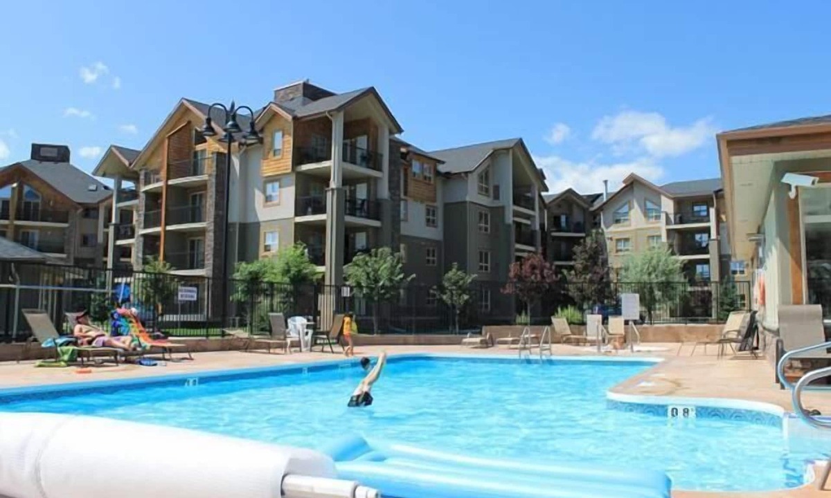 Invermere Condo | BEAUTIFUL LAKESIDE CONDO PERFECT FOR FAMILIES