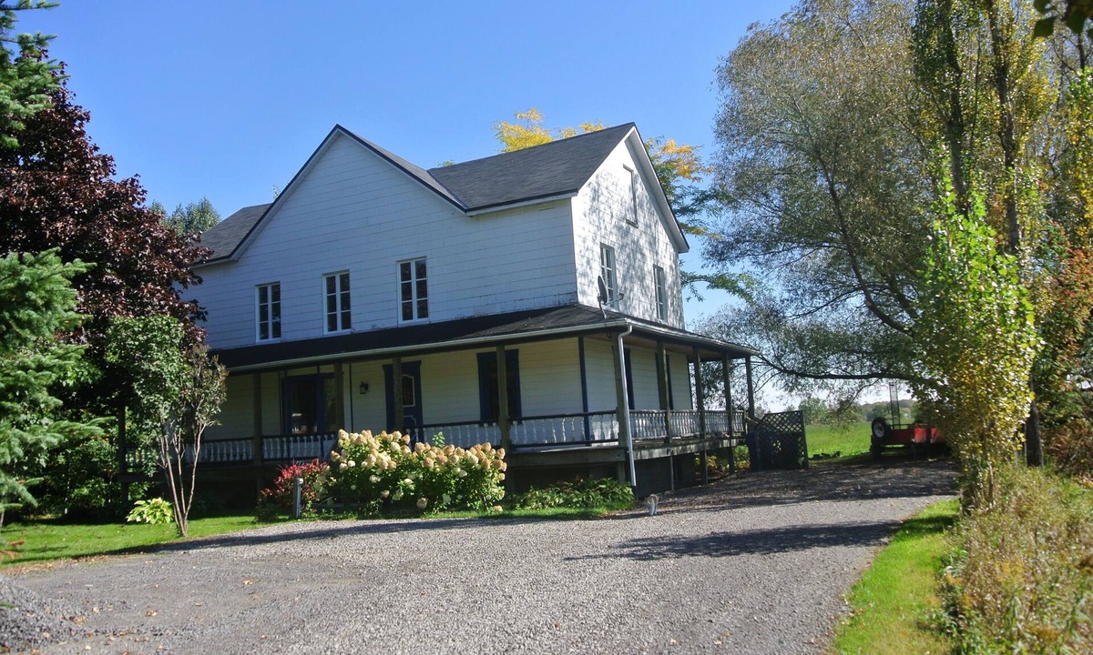 St-Joachim-de-Montmorency Apartment | Beautiful, large apartment in the countryside