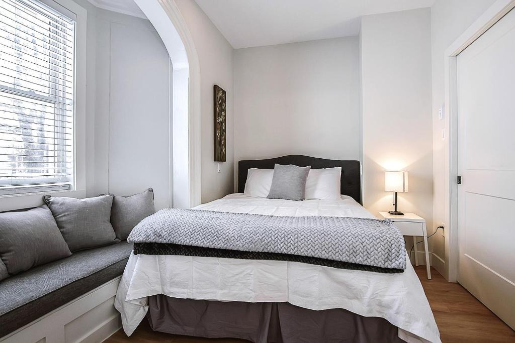 South End Apartment | Beautiful South End Apartment - Includes parking!
