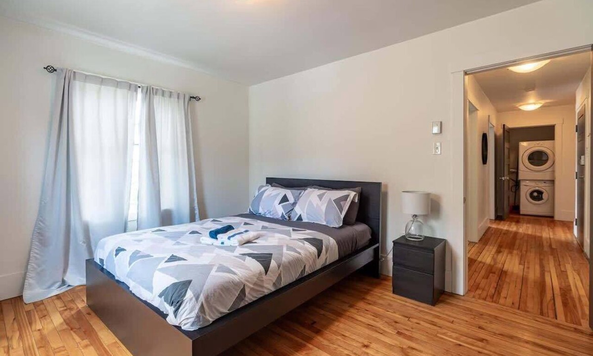 Bedford Apartment | Beautiful & Spacious Apt, AC