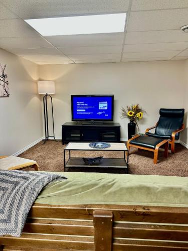 St. Albert House | Beautiful Suite Fenced yard Kitchen Laundry