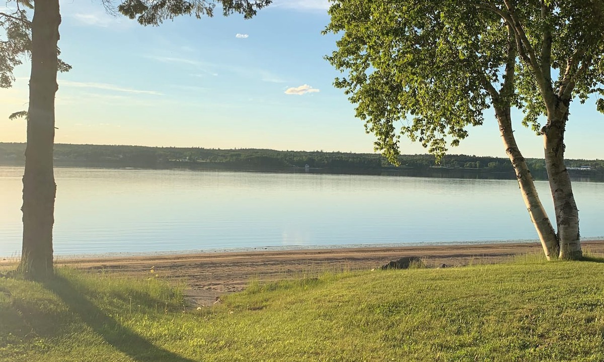 Chatham House | Beautiful waterfront cottage with sandy beach