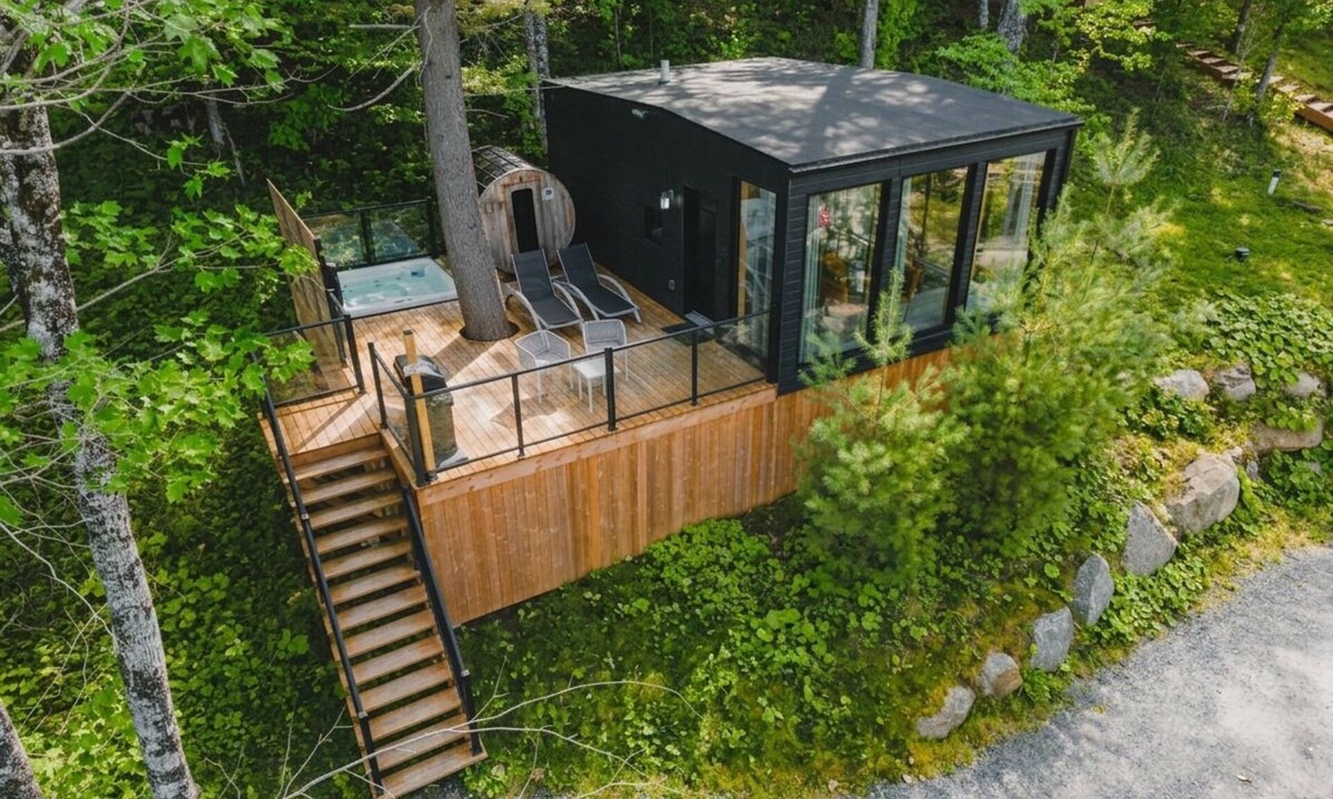 La Conception Cabin | Bel Air Tremblant MINI ANTARCTICA : 1 LIT KING, JACUZZI, SAUNA