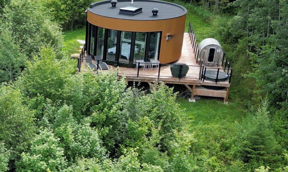 La Conception Cabin | Bel Air Tremblant ROUND LOFT : 1 LIT KING, JACUZZI ET SAUNA