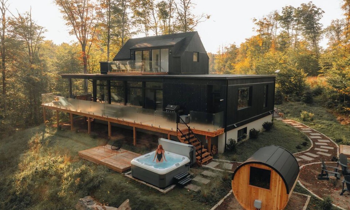 La Conception Cottage | Bläk Kabin | Ski Mont Tremblant, Sauna, Hot Tub & Yoga