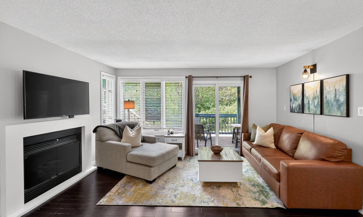 Craigleith Condo | Blue Escape | Modern Stay + Pool & Shuttle