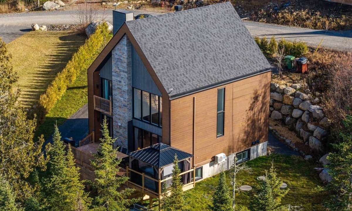 Lac-Swell Ski Chalet | Boho Chic Lake Mountain Spa Games Kayak EV charger