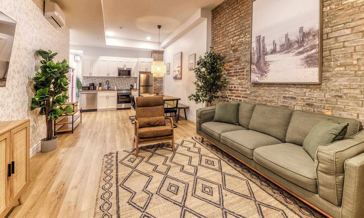 Vieux-Quebec-Cap-Blanc-colline Parlementaire Hotel | Bohemian Old Quebec Retreat | Exposed Brick & Character