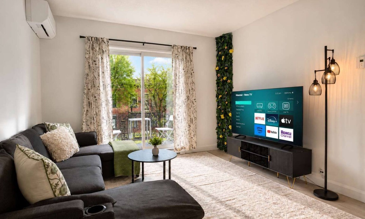 Maizerets Apartment | Boho Brand New Near Everything + Parking + AC | U7