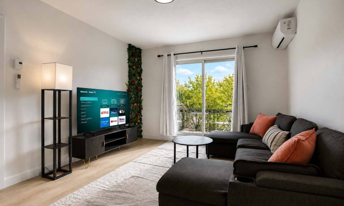 Maizerets Apartment | Boho Chic, 3 Bedrooms + Parking + AC | U8